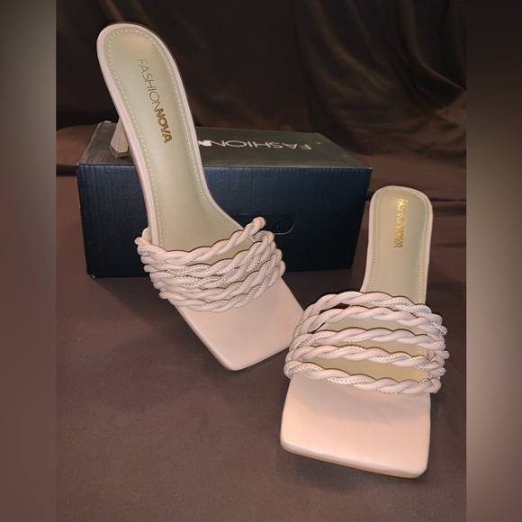 Rags to Riches Heels- Nude Size: 11 USA - Picture 2 of 6